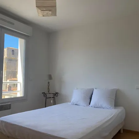 : Bel 2 Pers. Avec Ascenseur, Parking Prive Et Balcon A 850m De La Plage - Fr-1-539-64 *