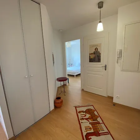 Apartamento : Bel 2 Pers. Avec Ascenseur, Parking Prive Et Balcon A 850m De La Plage - Fr-1-539-64