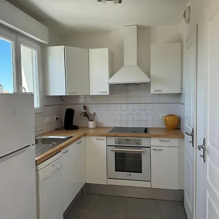 Apartamento : Bel 2 Pers. Avec Ascenseur, Parking Prive Et Balcon A 850m De La Plage - Fr-1-539-64