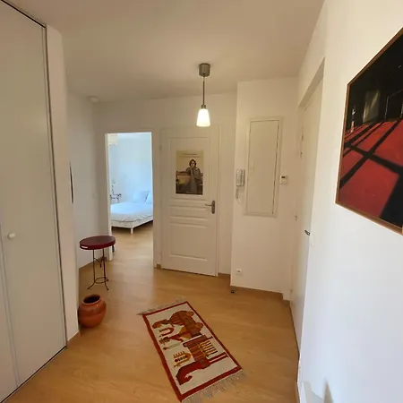 Apartamento : Bel 2 Pers. Avec Ascenseur, Parking Prive Et Balcon A 850m De La Plage - Fr-1-539-64 Royan
