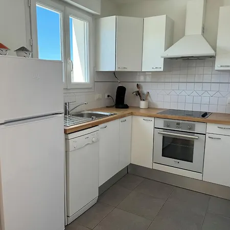 Apartamento : Bel 2 Pers. Avec Ascenseur, Parking Prive Et Balcon A 850m De La Plage - Fr-1-539-64 *
