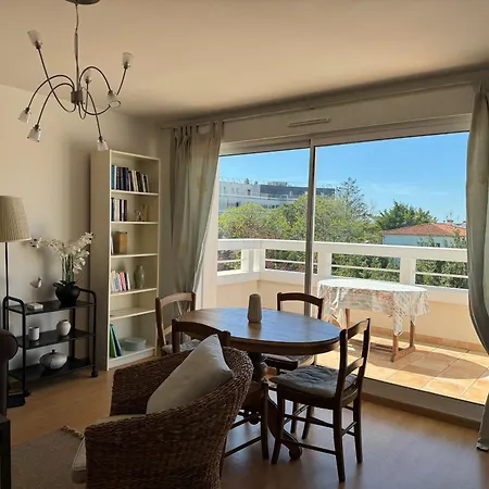 Apartamento : Bel 2 Pers. Avec Ascenseur, Parking Prive Et Balcon A 850m De La Plage - Fr-1-539-64 *