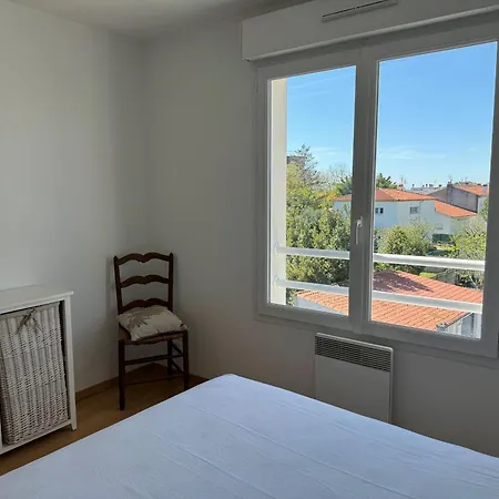 : Bel 2 Pers. Avec Ascenseur, Parking Prive Et Balcon A 850m De La Plage - Fr-1-539-64 Apartamento