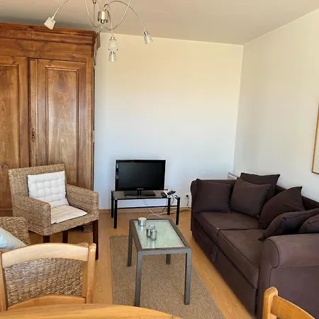 : Bel 2 Pers. Avec Ascenseur, Parking Prive Et Balcon A 850m De La Plage - Fr-1-539-64 Royan